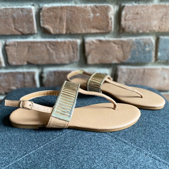 NWOT Le Chateau Sandals - Picture 2 of 7